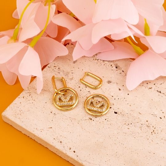 Aretes colgantes de marca doble uso baño 18k