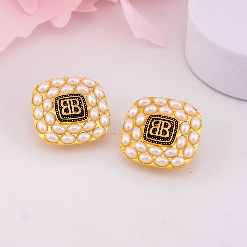Aretes stud de marca baño 18k