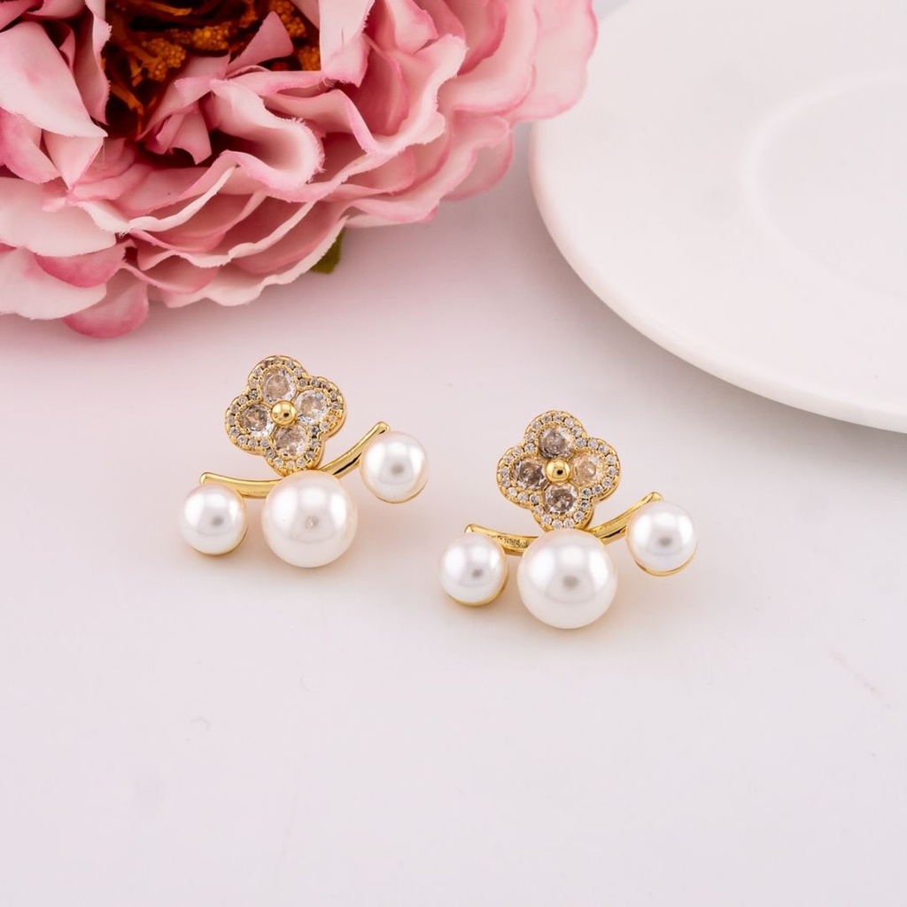 Aretes de trebol con perlas y zirconias baño 18k