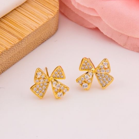 Aretes stud coquette con zirconias baño 18k