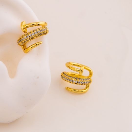 Earcuff de clavo con zirconias baño 18k