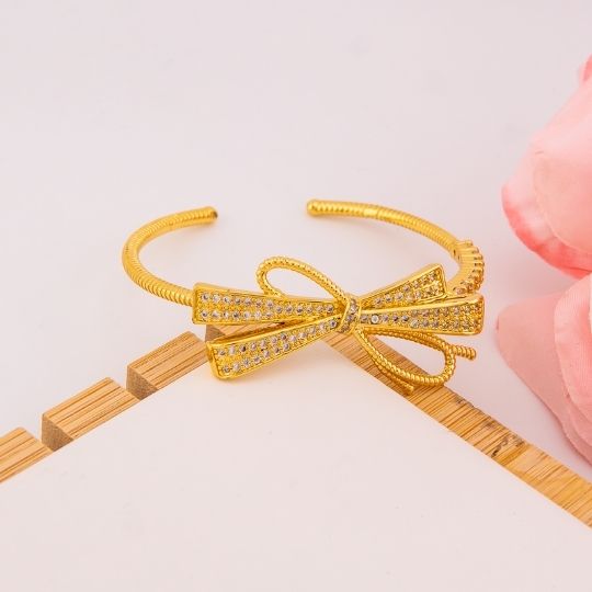 Brazalete de chongo con zirconias baño 18k