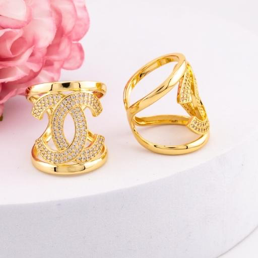 Anillo chunky de marca con zirconias baño 18k