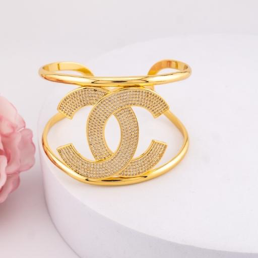 Brazalete chunky de marca con zirconias baño 18k