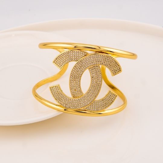 Brazalete de marca con zirconias baño 18k