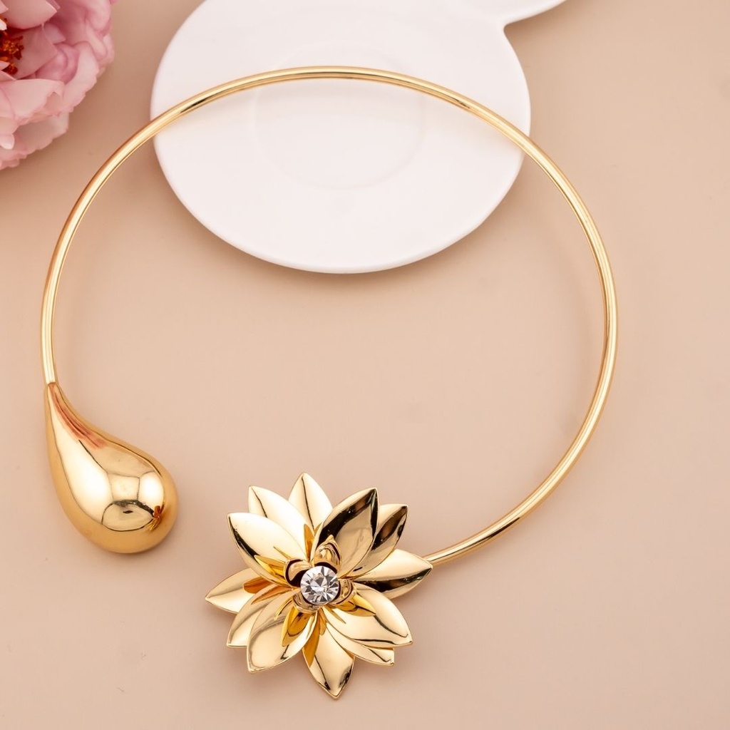 Omega de flor baño 18k