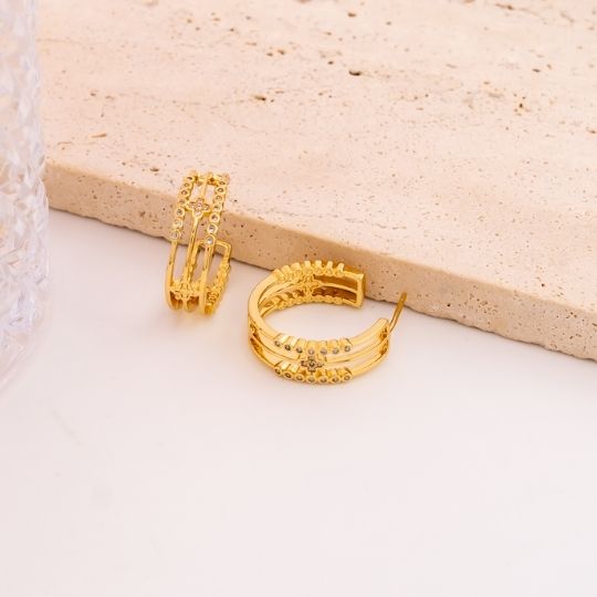 Argollas de trebol con zirconias baño 18k