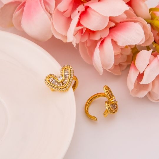 Earcuff de corazon con zirconias baño 18k