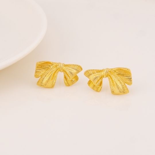Aretes stud coquette solidos baño 18k