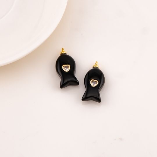 Dije de pez en piedra natural baño 18k