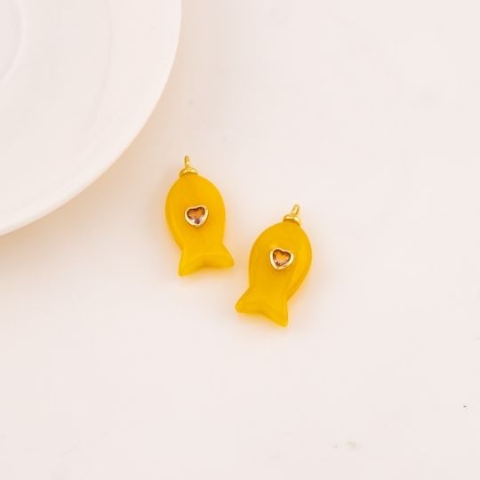 Dije de pez en piedra natural baño 18k