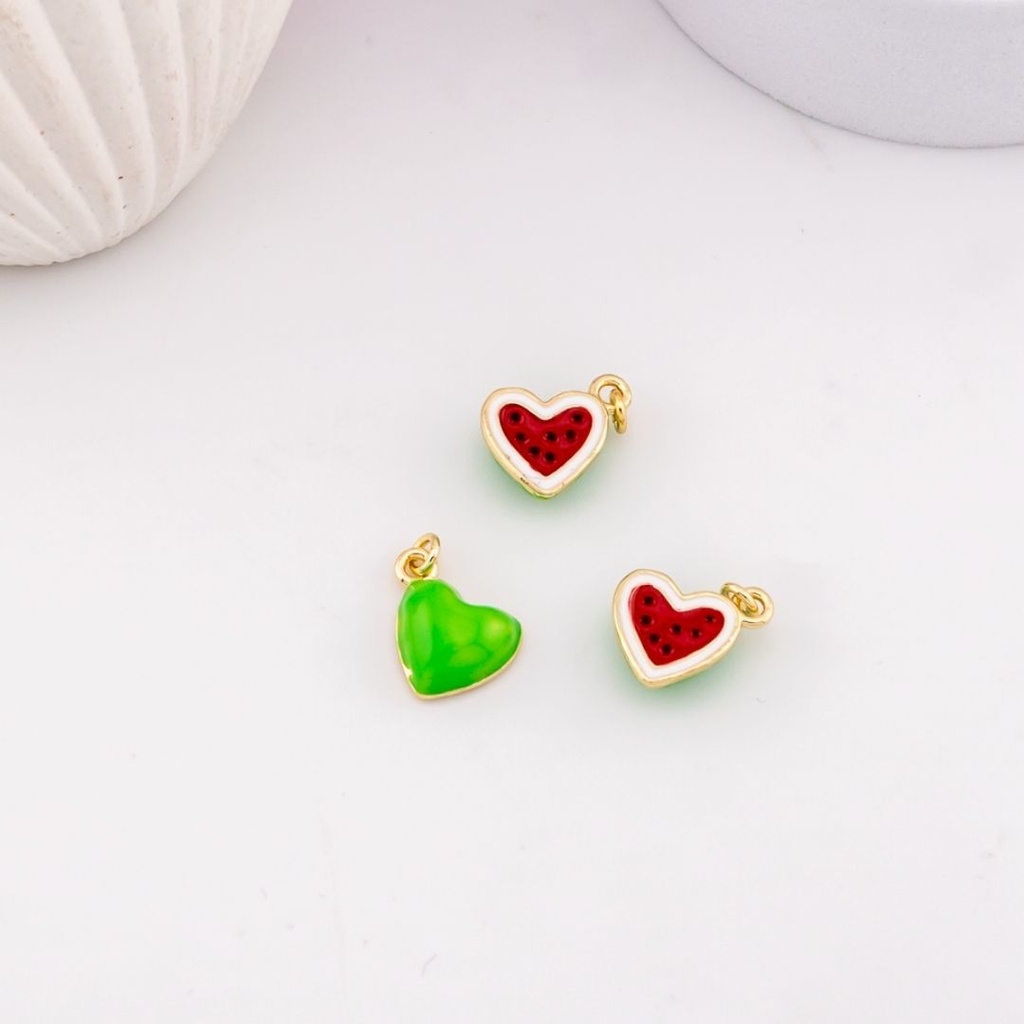 Dije corazon de sandia esmaltado baño 18k