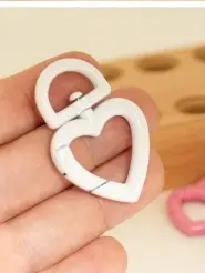 Broche corazon de metal esmaltado para llavero blanco