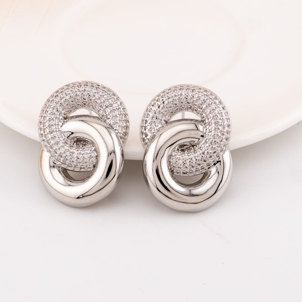 Aretes stud con zirconias baño 18k plat
