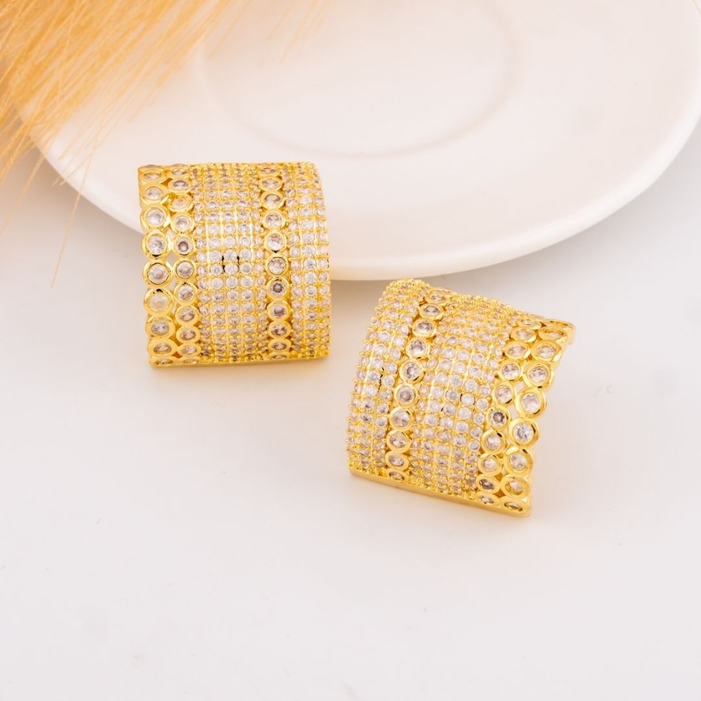 Aretes stud con zirconias baño 18k