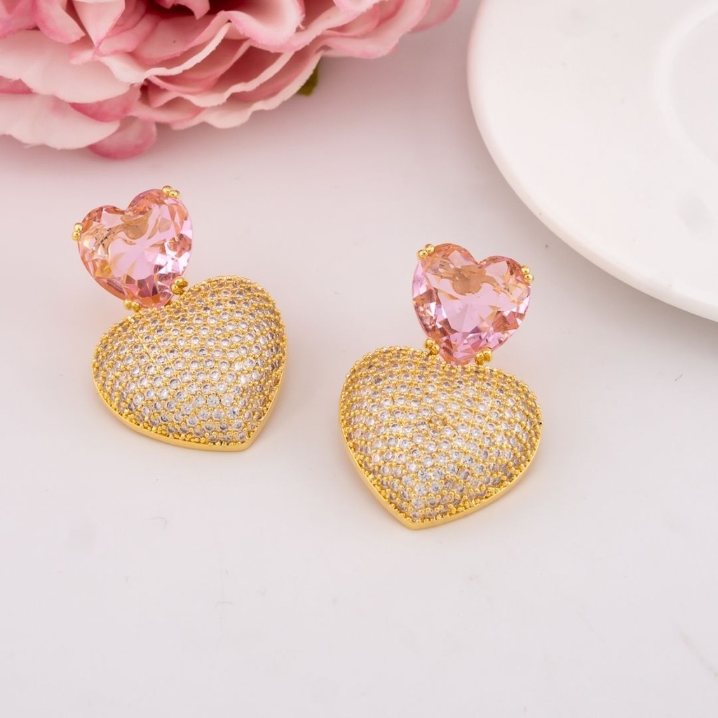 Aretes colgantes de corazon con zirconias baño 18k