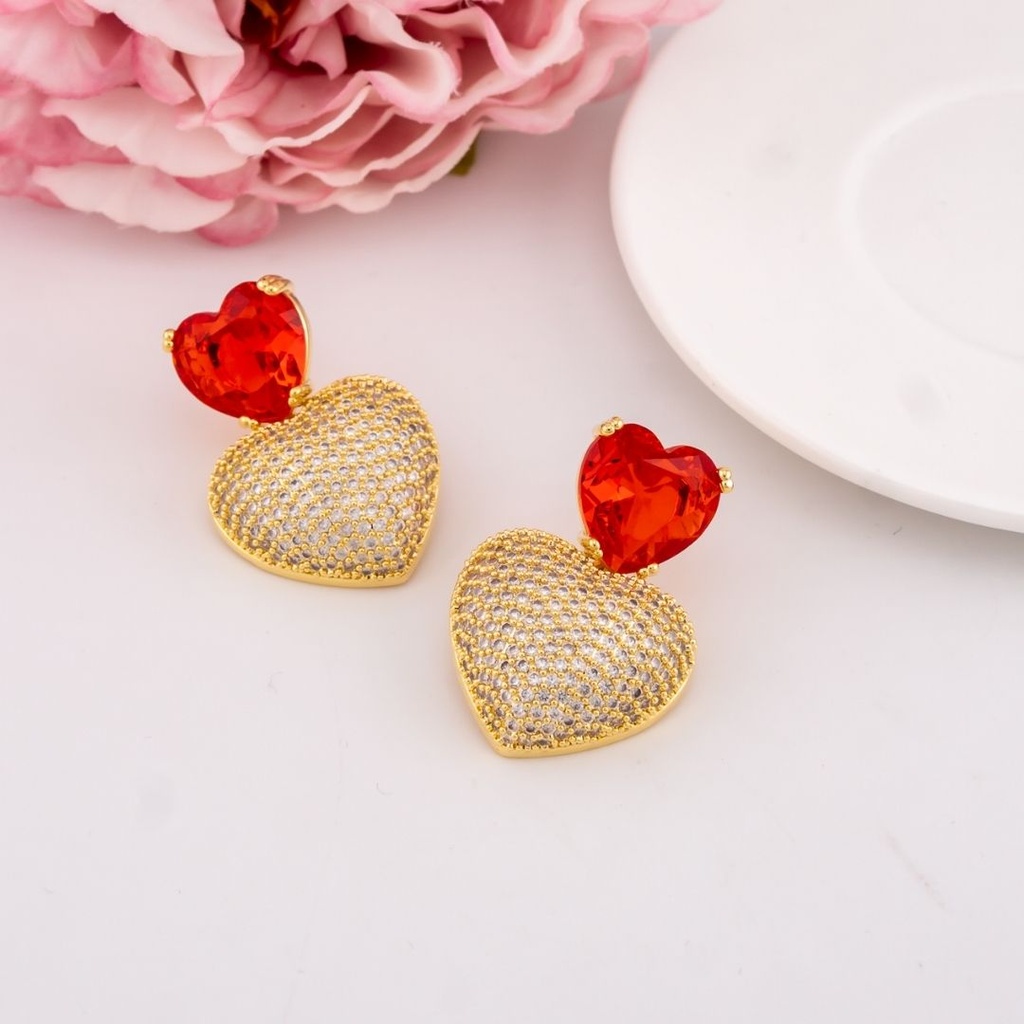 Aretes colgantes de corazon con zirconias baño 18k