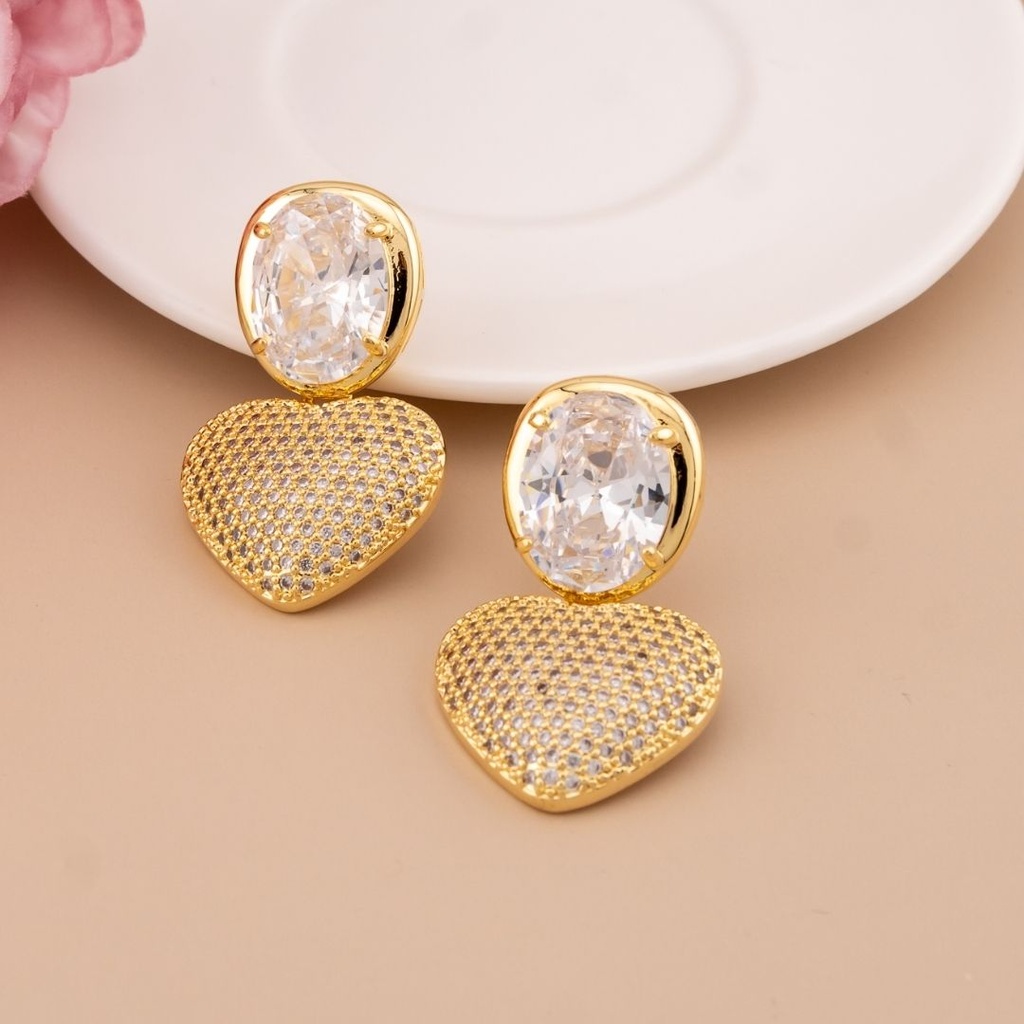Aretes colgantes de corazon con zirconias baño 18k