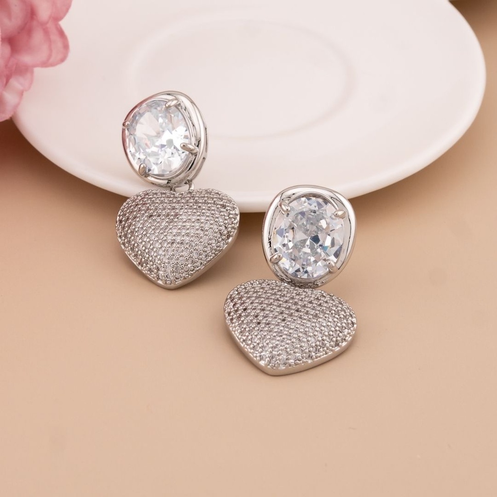 Aretes colgantes de corazon con zirconias baño 18k plat