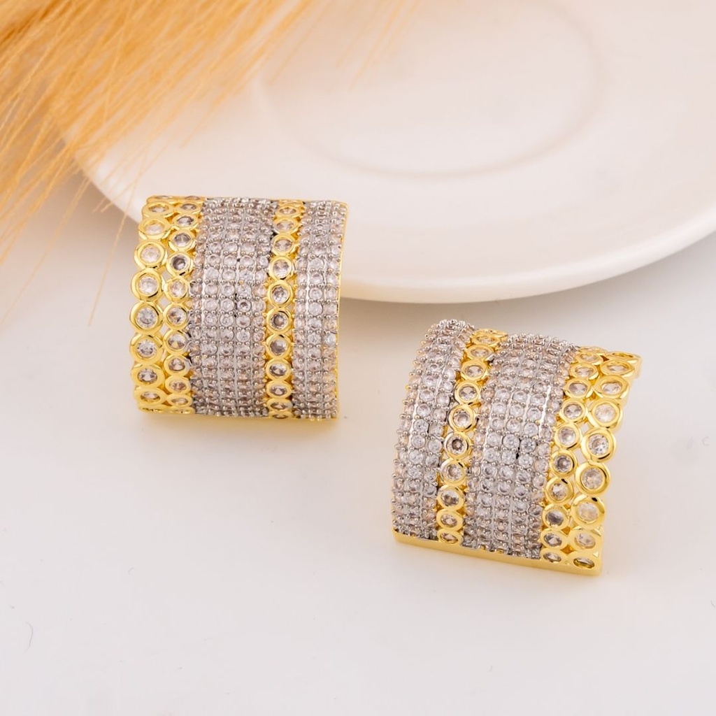 Aretes stud con zirconias baño 18k
