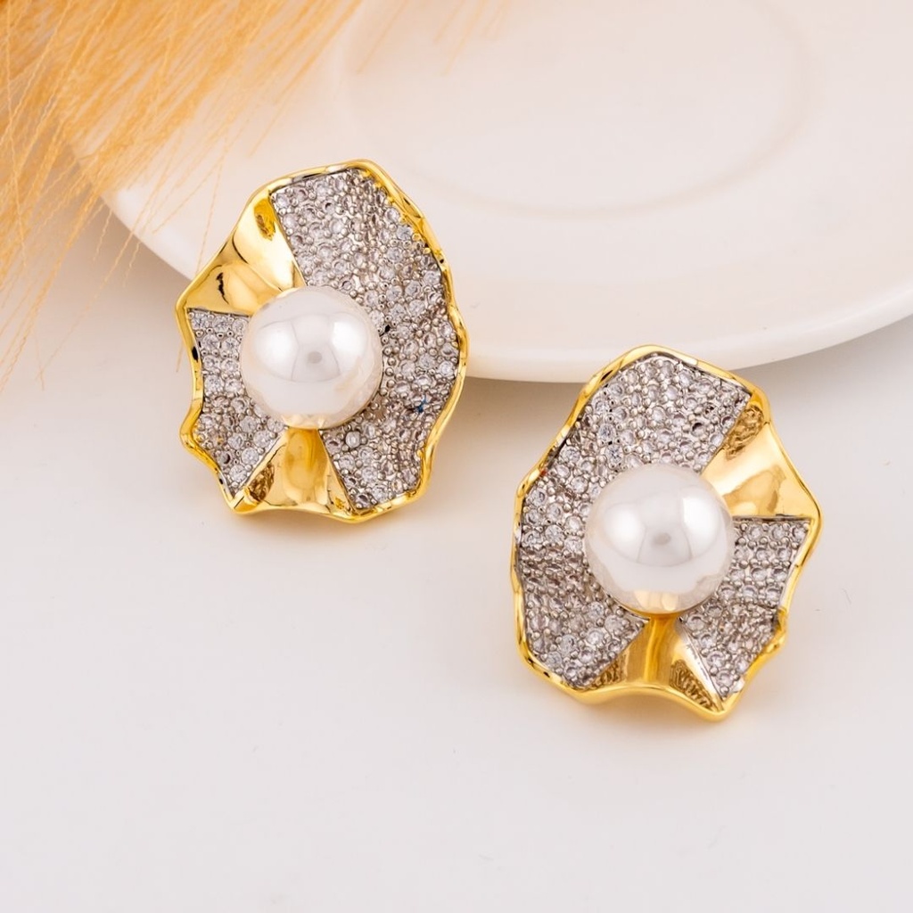 Aretes doble color con zirconias y perla baño 18k