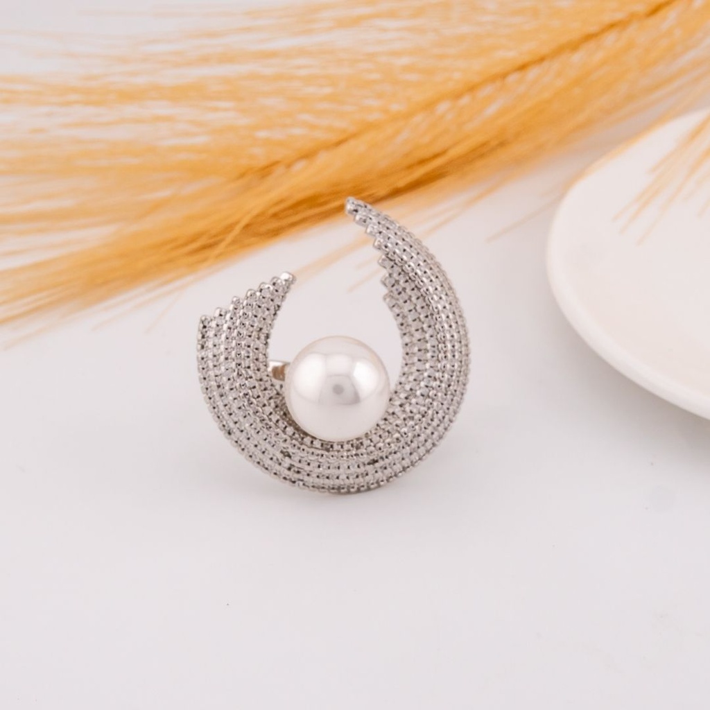 Anillo media luna con perlas y zirconias baño 18k plat