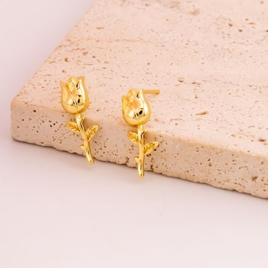 Aretes stud de flor baño 18k