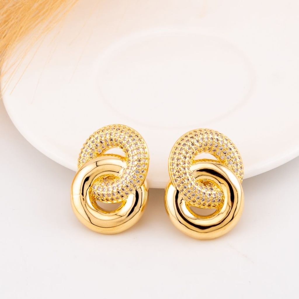 Aretes stud con zirconias baño 18k