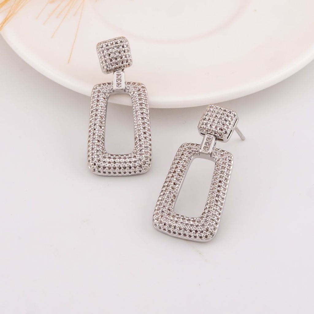 Aretes colgantes con zirconias baño 18k plat