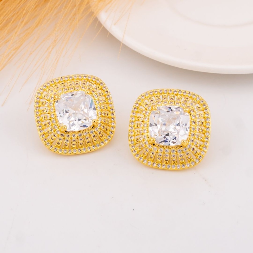Aretes stud cuadrados con zirconias baño 18k