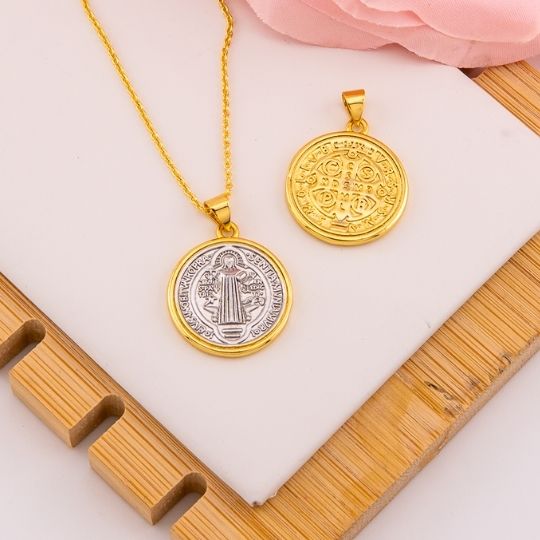 Dije medalla religiosa San Benito doble tono grande con portadije baño 18k