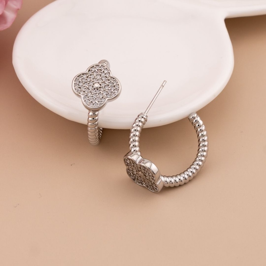 Argolla de trebol con zirconias baño 18k plat