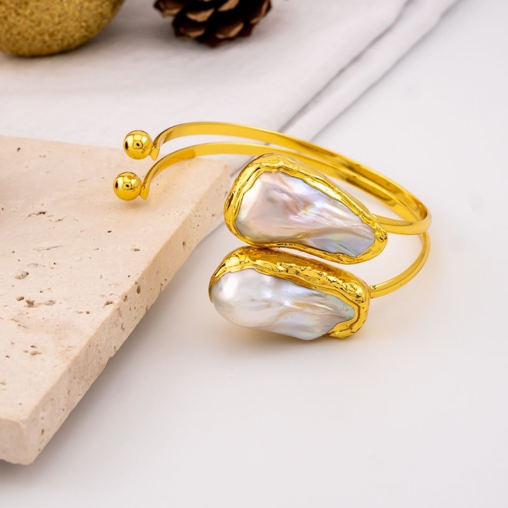 arete con perlas barrocas engastado 