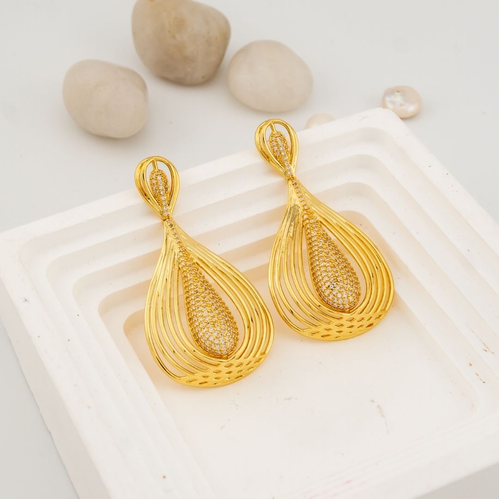 Aretes gota con zirconias baño 18k