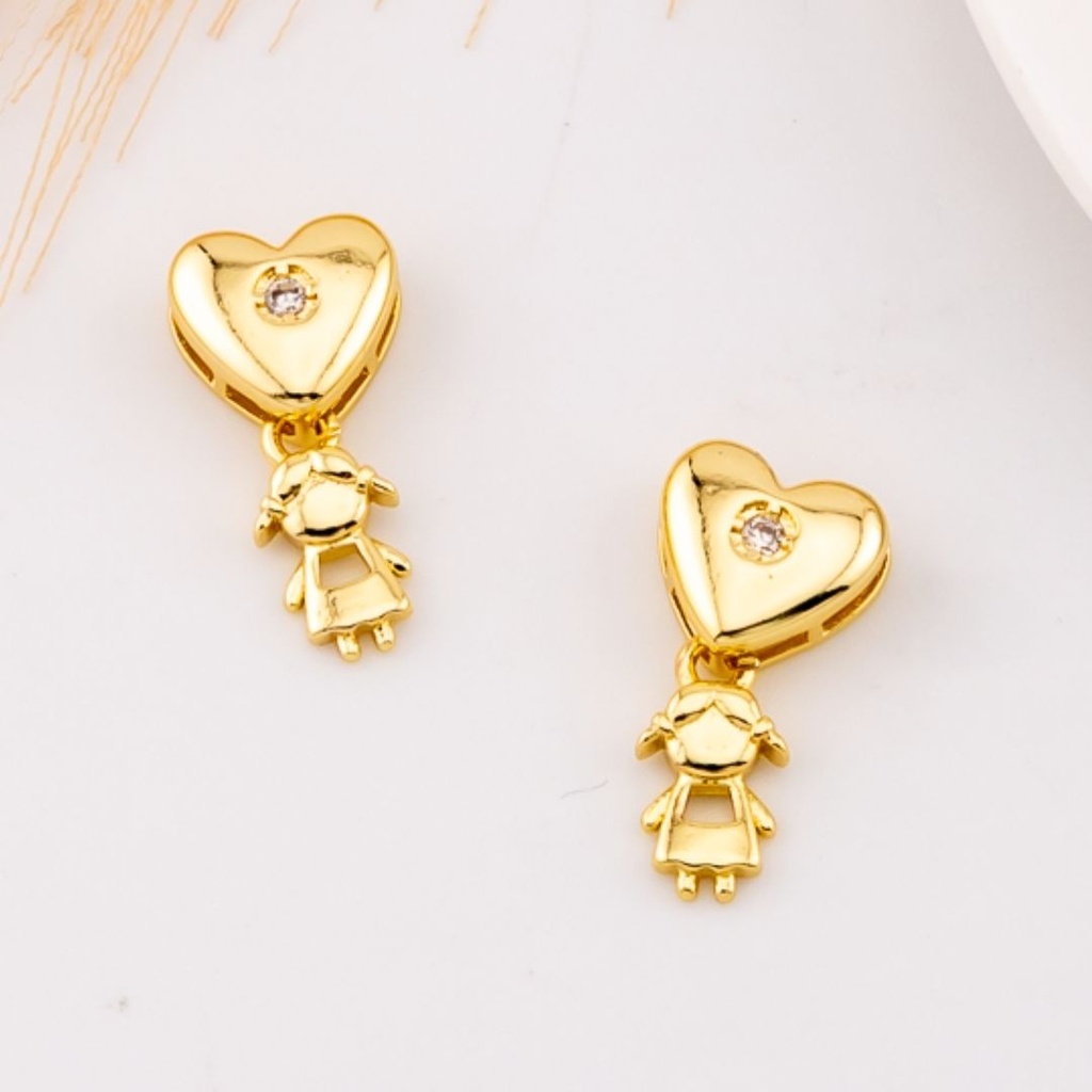 Dije de corazon con colgante de niña baño 18k