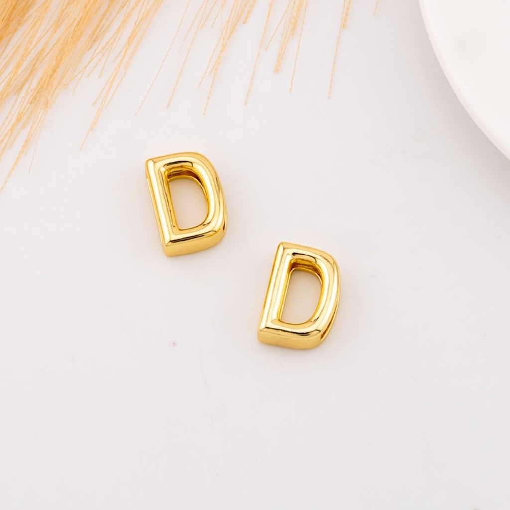 Separador de letra plana baño 18k Letra D