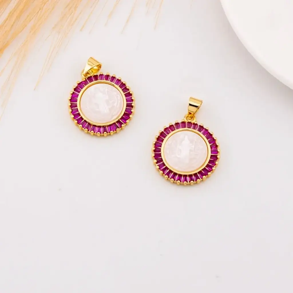 Dije SAN BENITO de madre perla y zirconias baño 18k