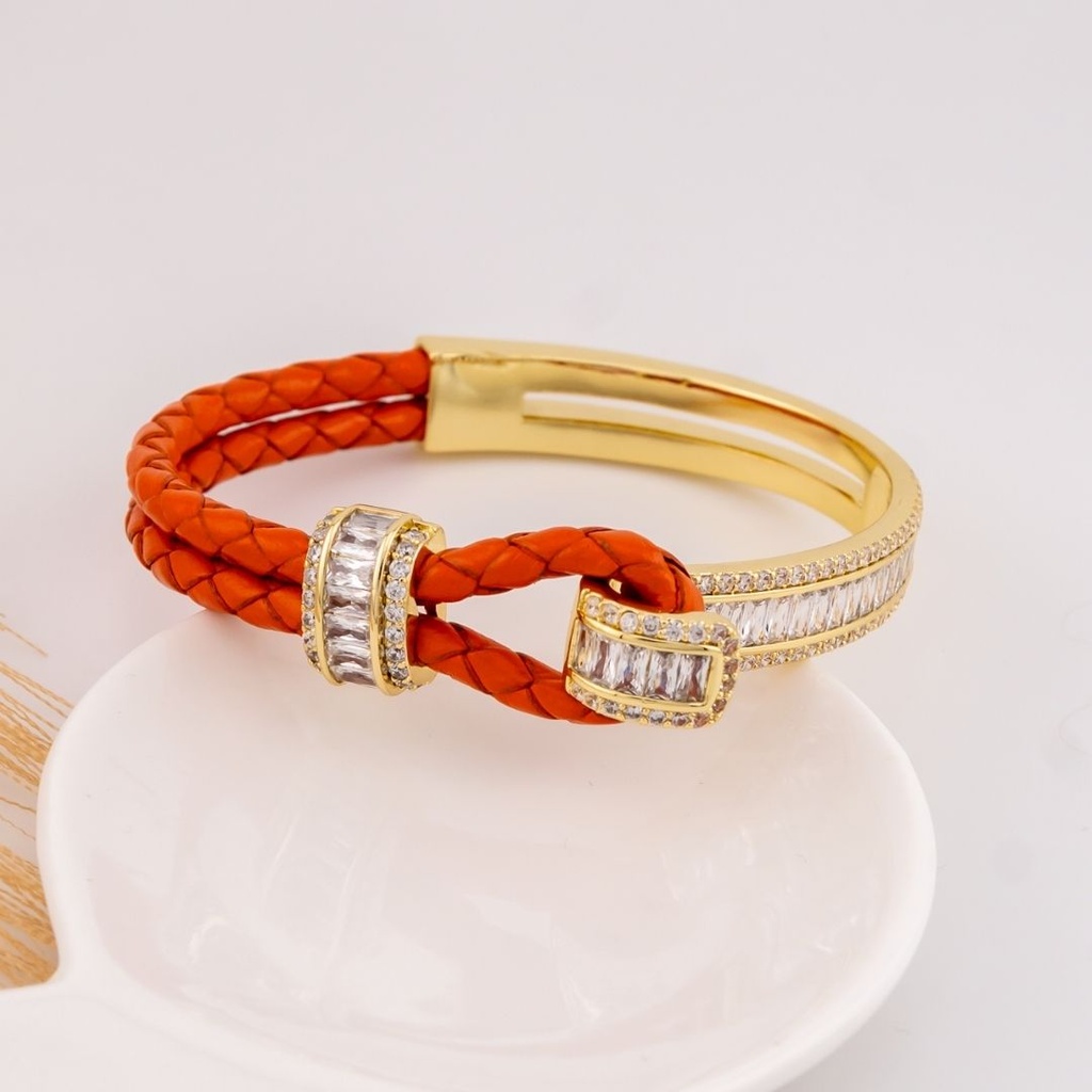 Brazalete de cuero y zirconias baño 18k rojo