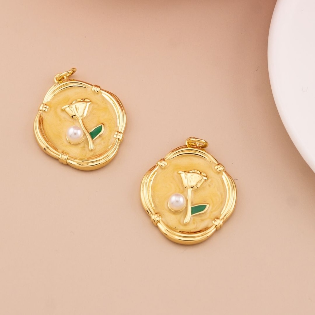 Dije de tulipan esmaltado baño 18k