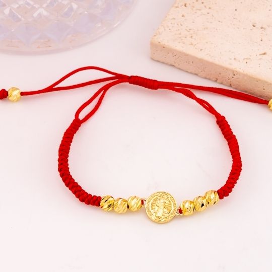 Pulsera ajustable de hilo con medalla religiosa de San Benito baño 18k