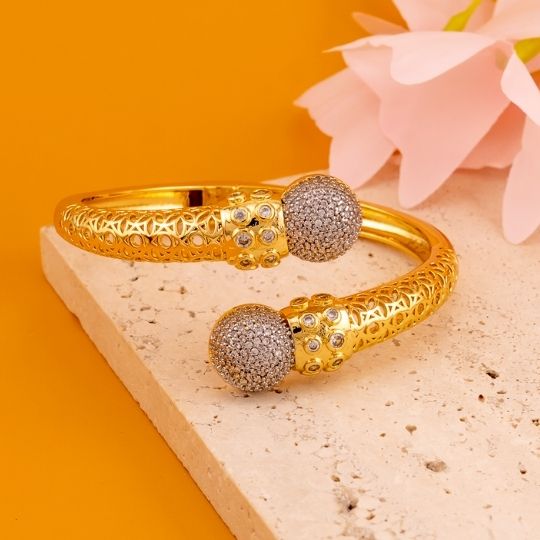 Brazalete doble tono con zirconias baño 18k