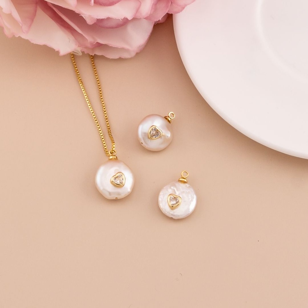 Dije de perla natural con zirconia de corazon baño 18k blanco