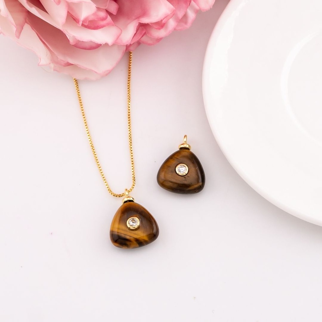 Dije triangulo de piedra natural Ojo de tigre con zirconia baño 18k