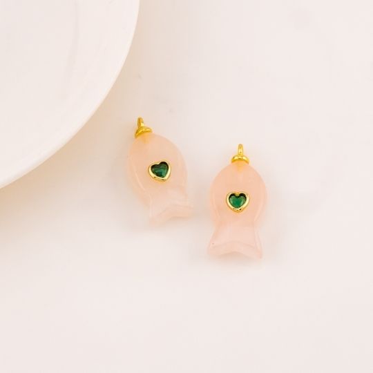 Dije de pez en piedra natural baño 18k