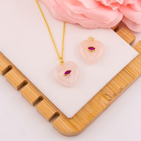 Dije de corazon en piedra natural Cuarzo baño 18k