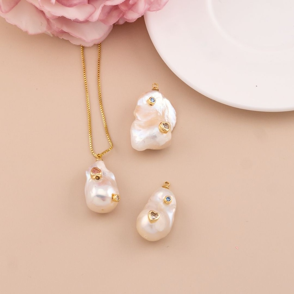 Dije de perla barroca natural con zirconias baño 18k