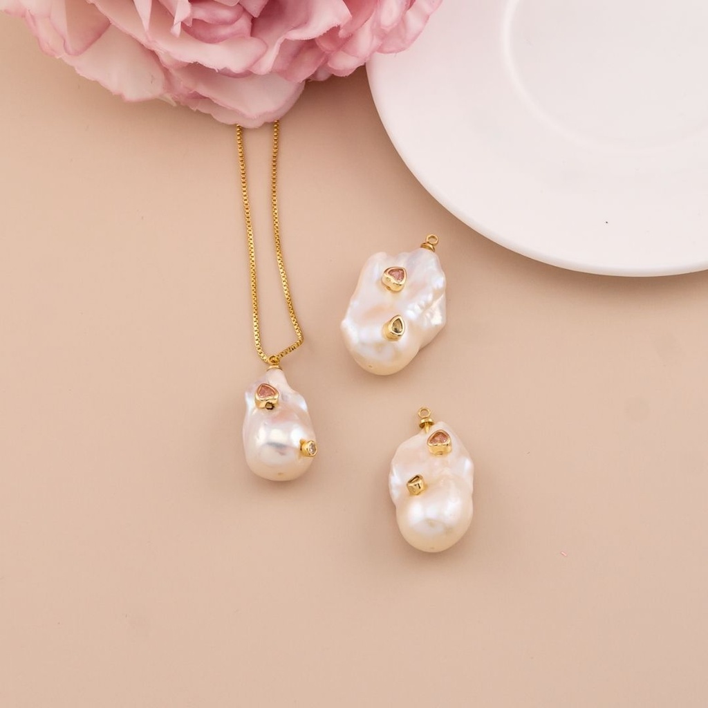 Dije de perla barroca natural con zirconias baño 18k