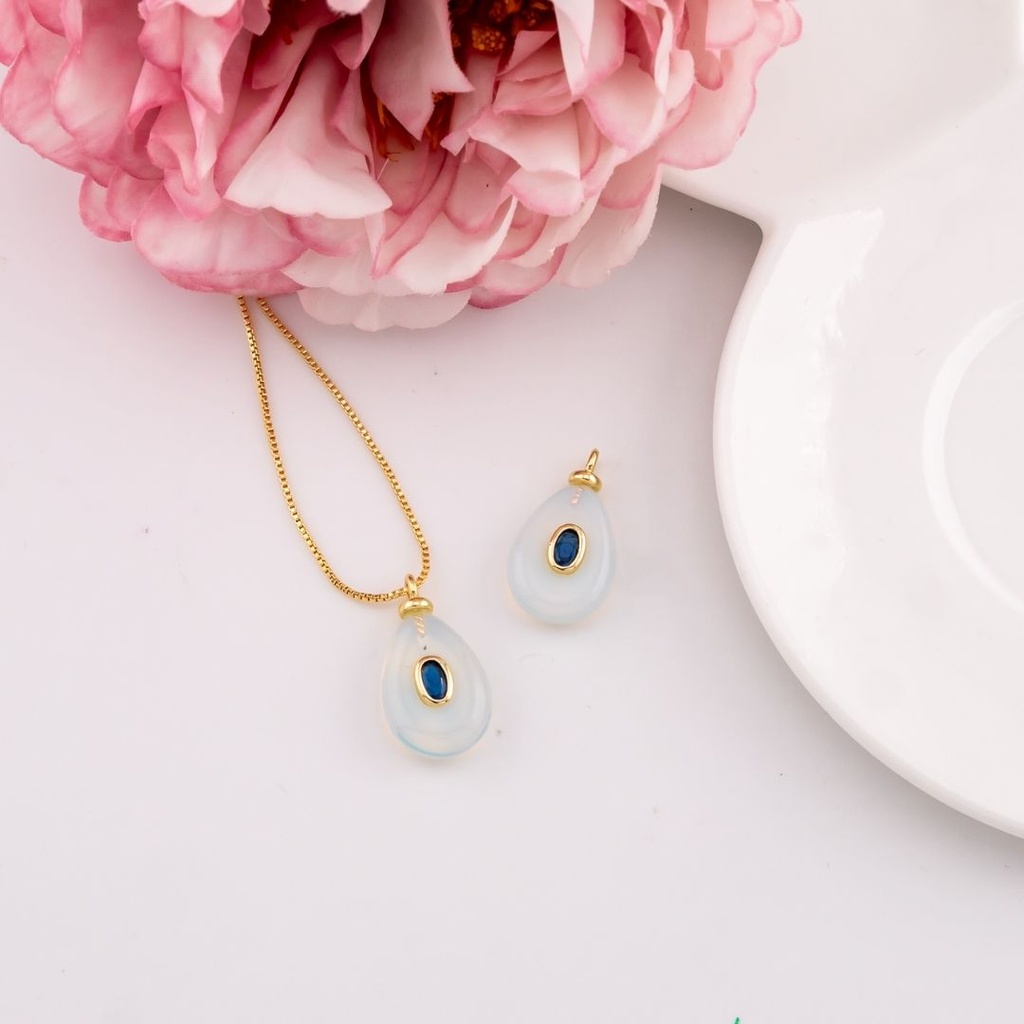 Dije de piedra natural Opalo con zirconia baño 18k