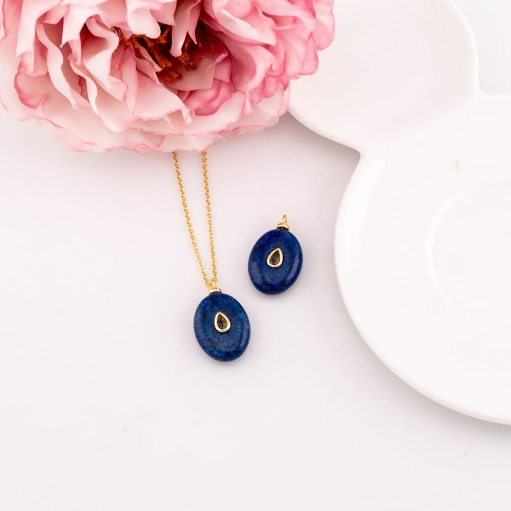 Dije ovalado de piedra natural Lapiz Lazuli con zirconia baño 18k