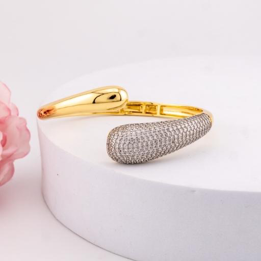 Brazalete doble tono con zirconias baño 18k